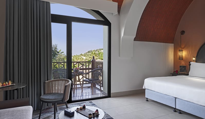 middle-east-holidays-ras-al-khaimah-the-cove-rotana-resort-lagoon-room